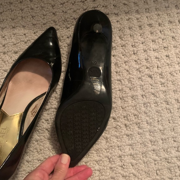 Kors size 6 women’s patent leather pumps. Orig price $120. Well cared for - Picture 1 of 4